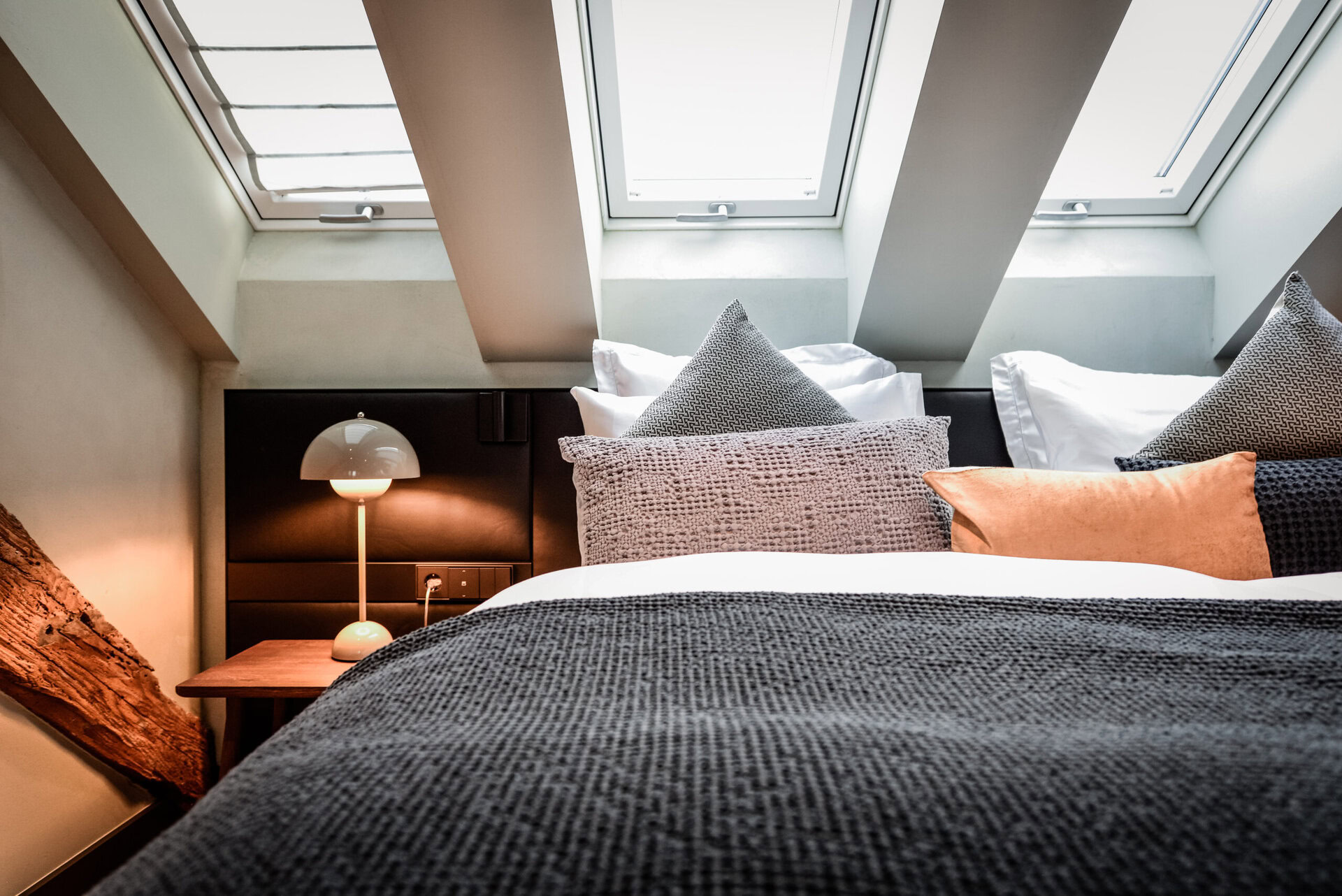 Rooftop Suite Bett - Hotel Liberty