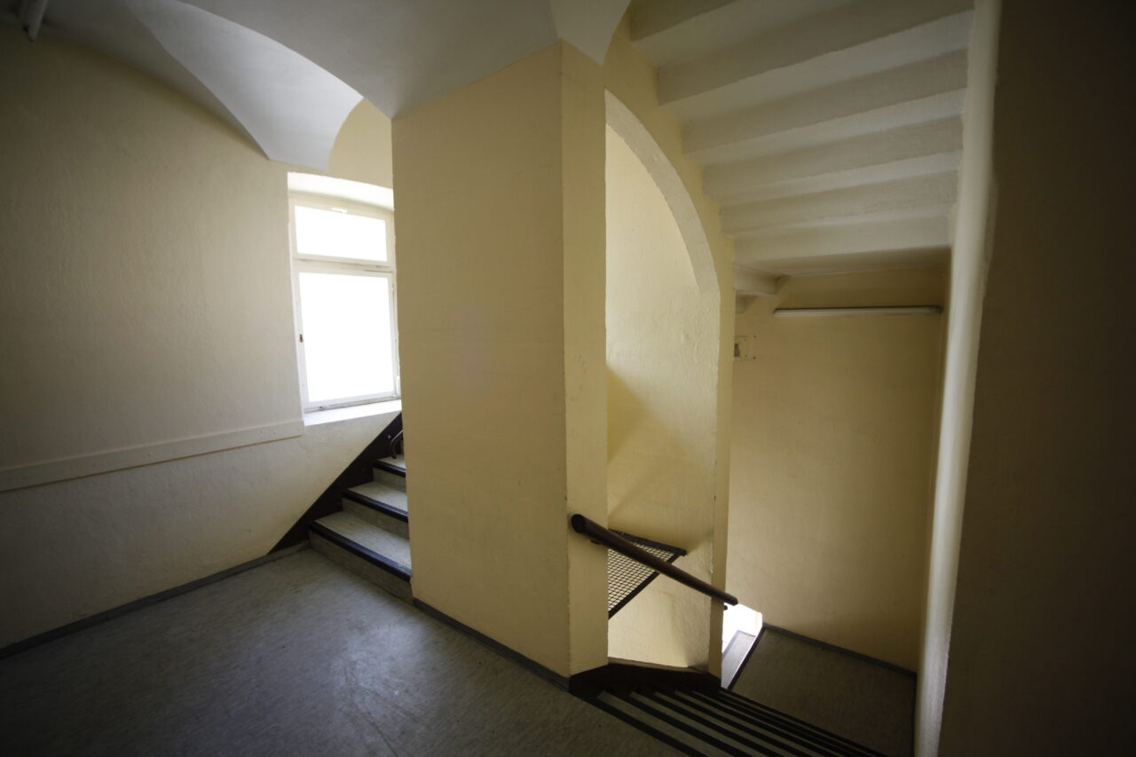 Treppenhaus vorher - Hotel Liberty